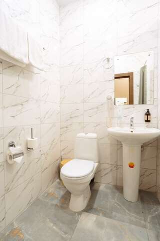 Гостиница Арагон Рязань Номер комфорт с 1 двуспальной кроватью-16